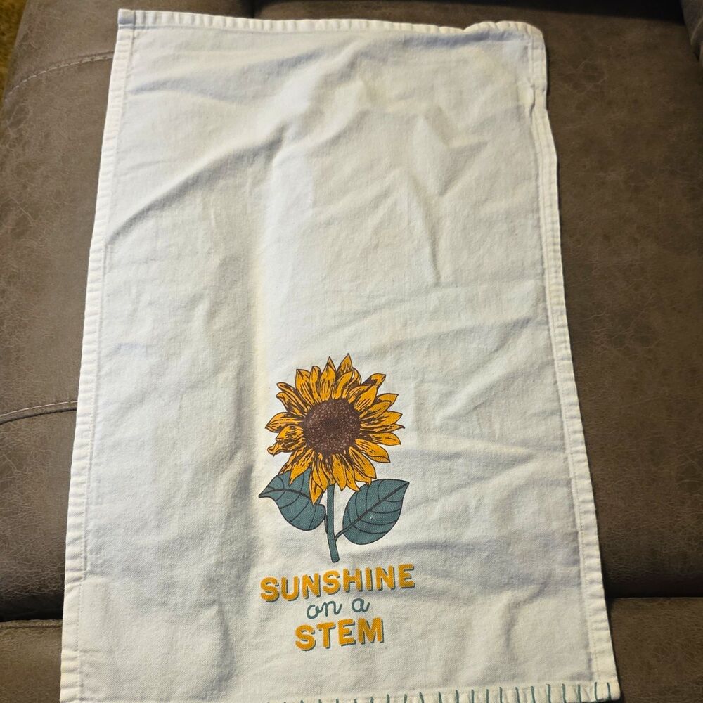 Paula Deen Linen Press 100% Cotton Tea Towel, Wh Sunflower "Sunshine on a Stem"